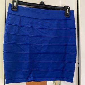 Medium short skirt. Beautiful and comfy